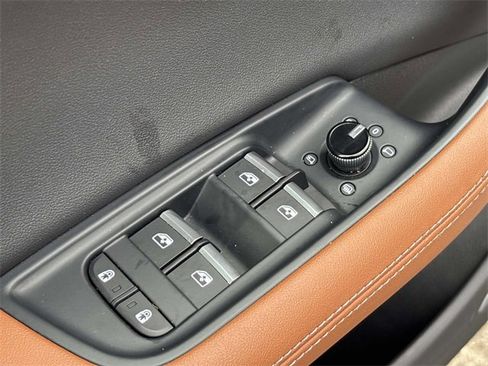 Used 2025 Audi Q8 Prestige image 26