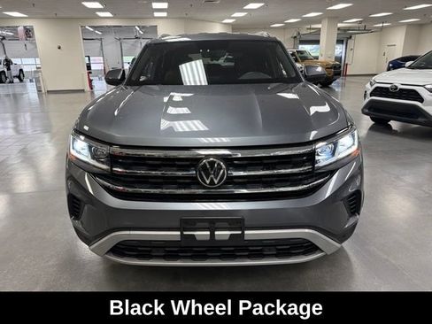 Used 2023 Volkswagen Atlas Cross Sport SE w/ Black Wheel Package AWD/4WD image 2