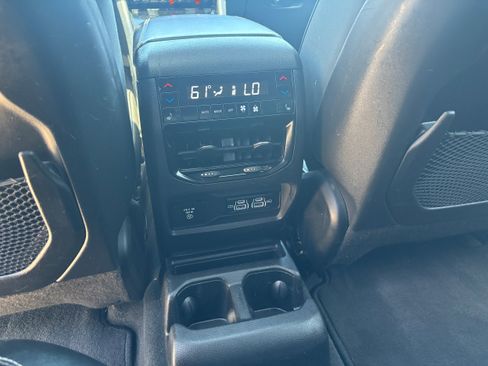 Used 2022 Jeep Grand Cherokee L Overland w/ Advanced Protech Group III AWD/4WD image 12
