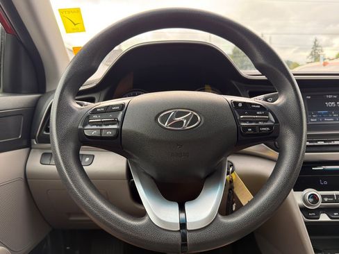 Used 2020 Hyundai Elantra SE FWD image 18