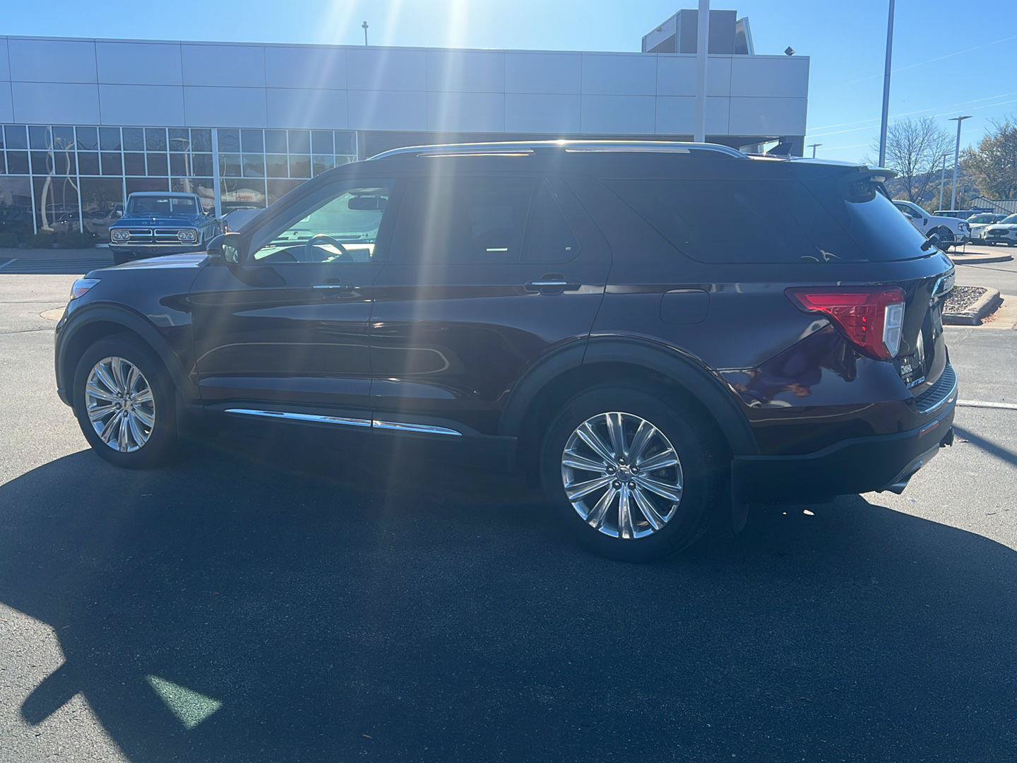 Used 2020 Ford Explorer Limited w/ Class III Trailer Tow Package AWD/4WD image 8