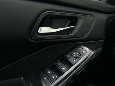 Used 2025 Nissan Rogue SV image 20