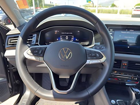 Used 2025 Volkswagen Jetta SE w/ Sunroof Package FWD image 19