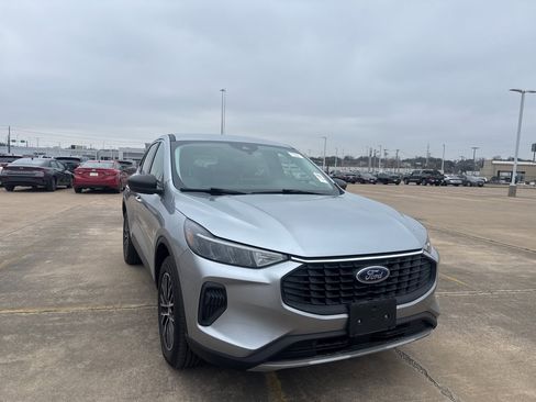 Used 2023 Ford Escape Active image 2