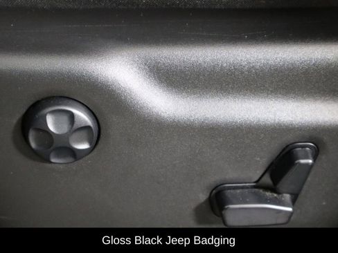 Used 2021 Jeep Grand Cherokee Laredo X image 24