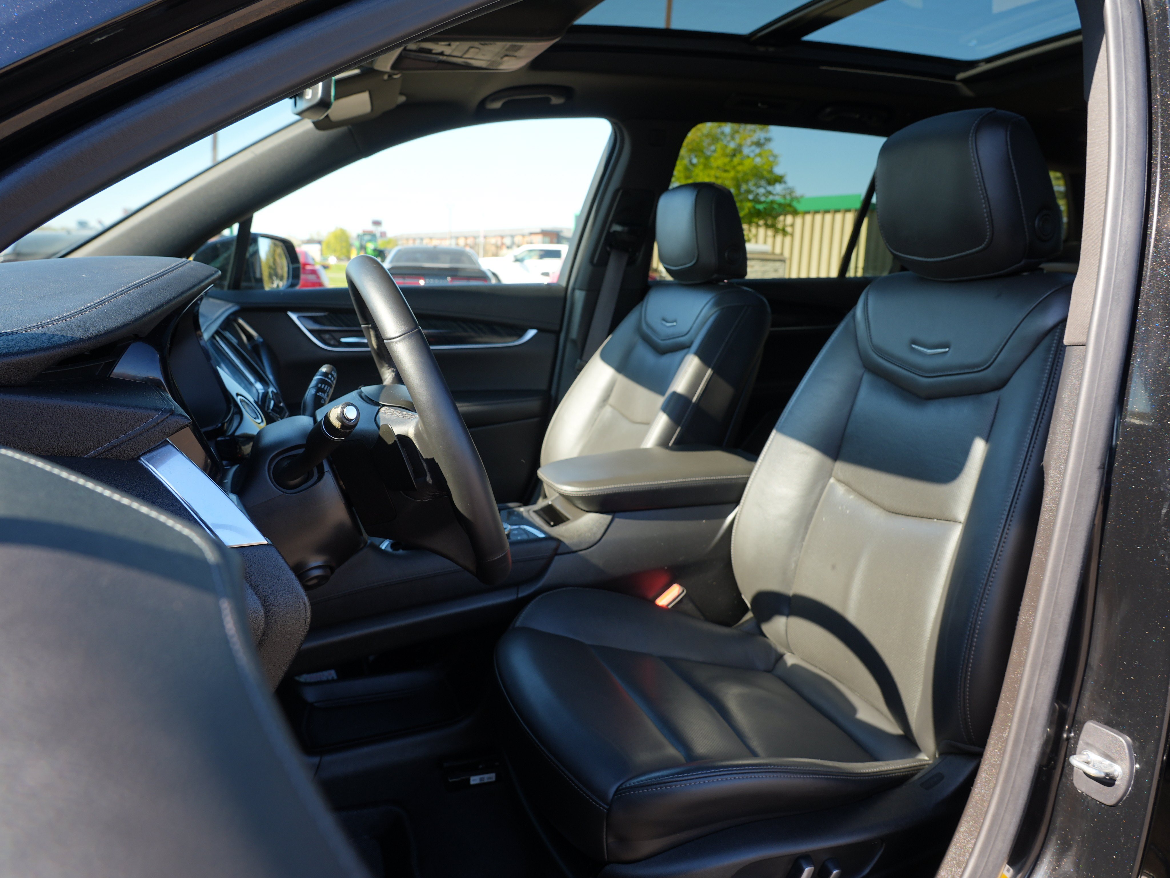Used 2022 Cadillac XT6 Premium Luxury AWD/4WD image 12