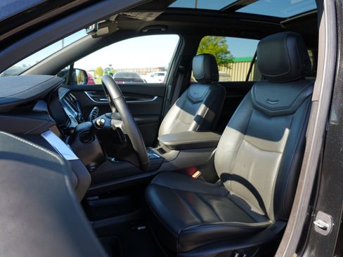 Used 2022 Cadillac XT6 Premium Luxury AWD/4WD image 12