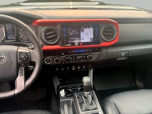 Certified 2018 Toyota Tacoma TRD Sport AWD/4WD image 7