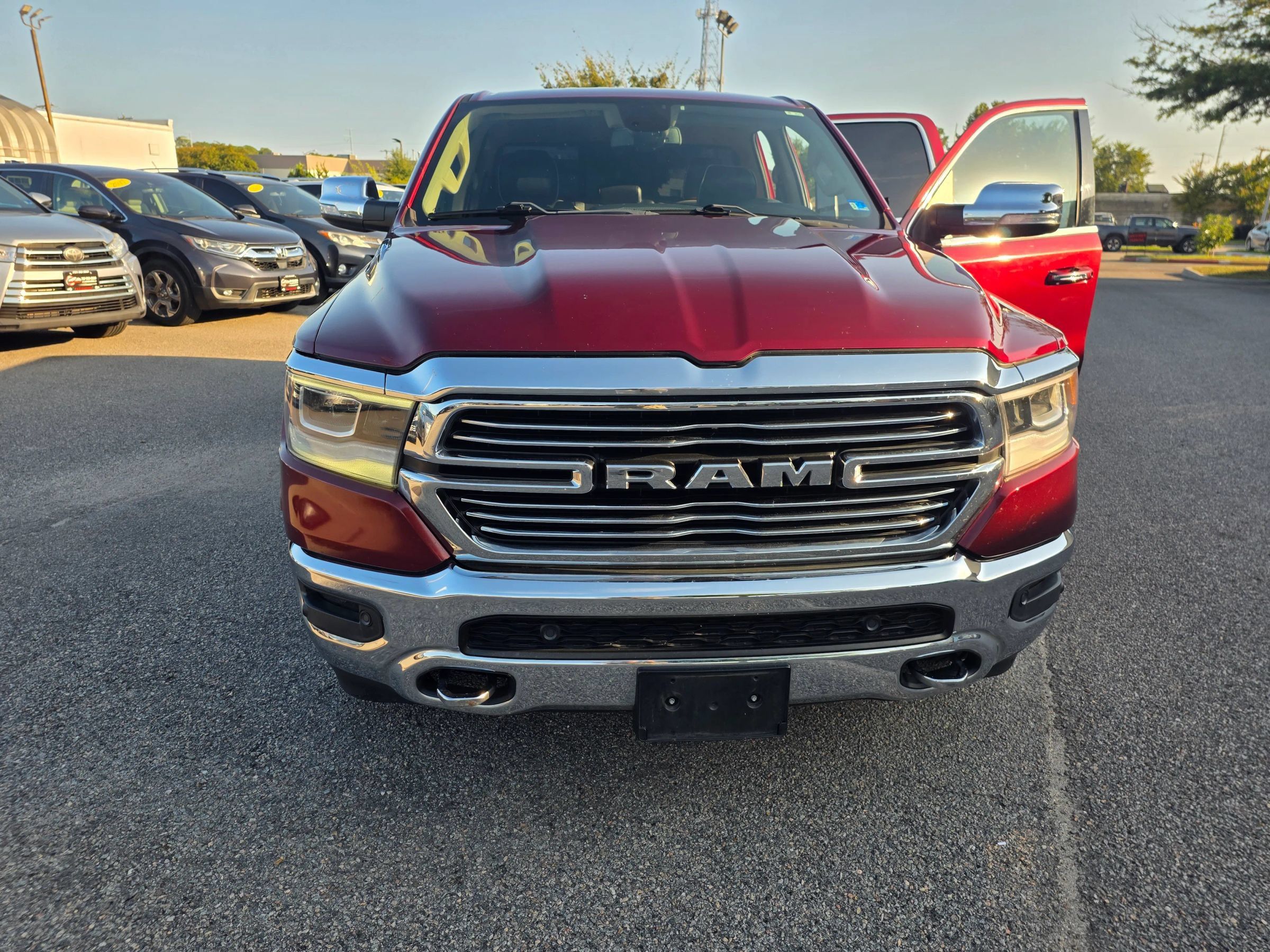 Used 2019 RAM 1500 Laramie AWD/4WD image 3