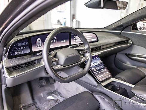 Used 2024 Lucid Air Touring image 21