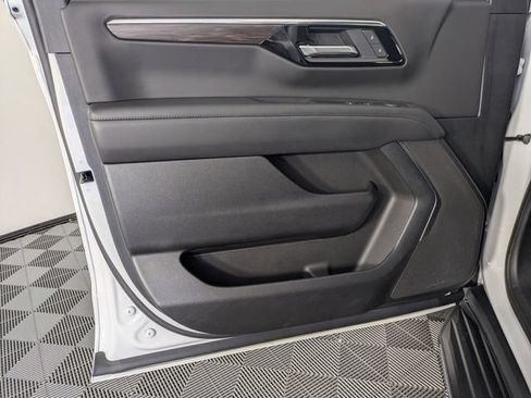Certified 2025 Chevrolet Tahoe LS AWD/4WD image 9