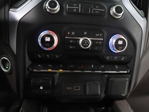 Used 2019 GMC Sierra 1500 SLT w/ SLT Premium Plus Package AWD/4WD image 11