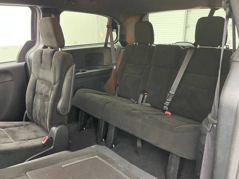 Used 2016 Dodge Grand Caravan SE FWD image 35