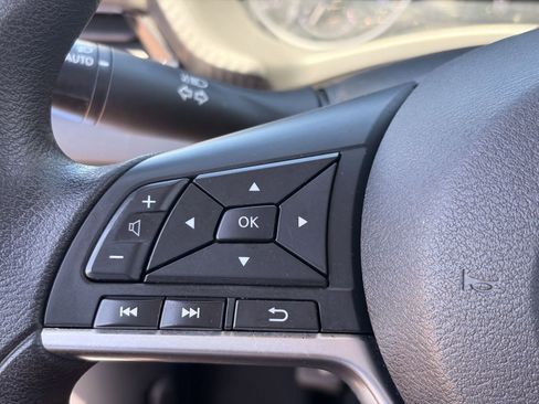 Used 2024 Nissan Sentra SV FWD image 23