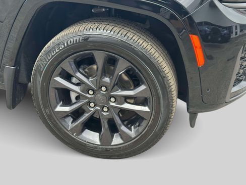 Used 2026 Jeep Grand Cherokee Limited AWD/4WD image 9