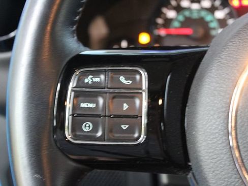 Used 2017 Jeep Wrangler Sahara AWD/4WD image 13