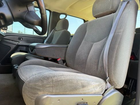 Used 2004 Chevrolet Silverado 3500 LS w/ Heavy-Duty Power Package image 10