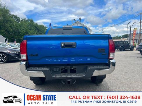 Used 2018 Toyota Tacoma SR5 AWD/4WD image 4
