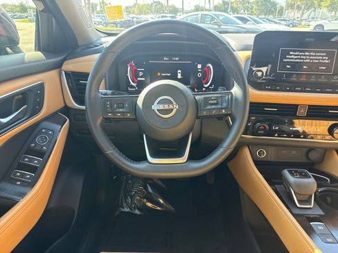 Certified 2023 Nissan Rogue Platinum FWD image 13