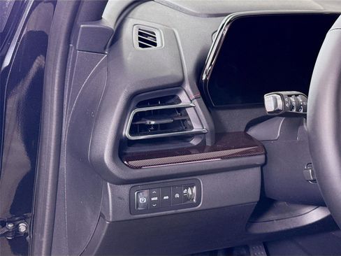 New 2026 Chevrolet Traverse RS w/ LPO, Floor Liner Package image 5