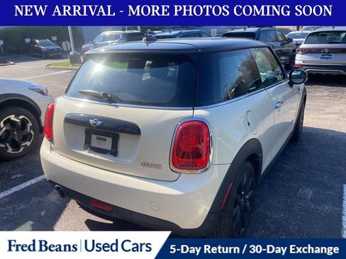 Used 2018 MINI Cooper 2-Door Hardtop image 6