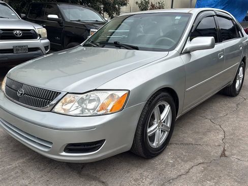 Used 2000 Toyota Avalon XL image 3