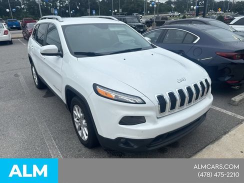 Used 2018 Jeep Cherokee Latitude FWD image 4