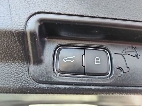 Used 2022 Ford Explorer XLT w/ Equipment Group 202A image 50