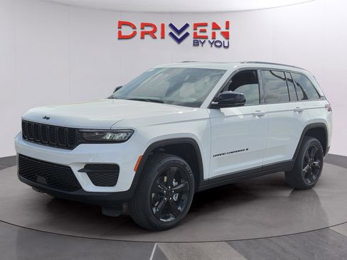 New 2025 Jeep Grand Cherokee Altitude image 1