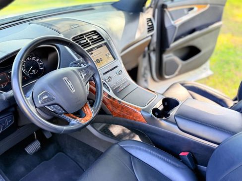 Used 2018 Lincoln MKX Reserve FWD image 4