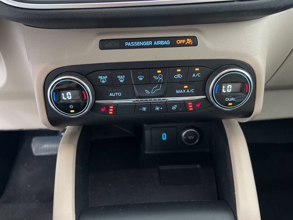 Used 2020 Ford Escape Titanium AWD/4WD image 17