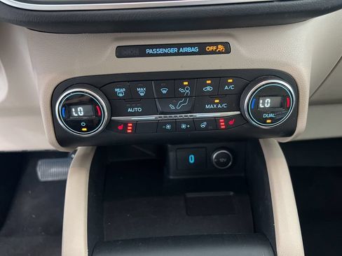 Used 2020 Ford Escape Titanium AWD/4WD image 17