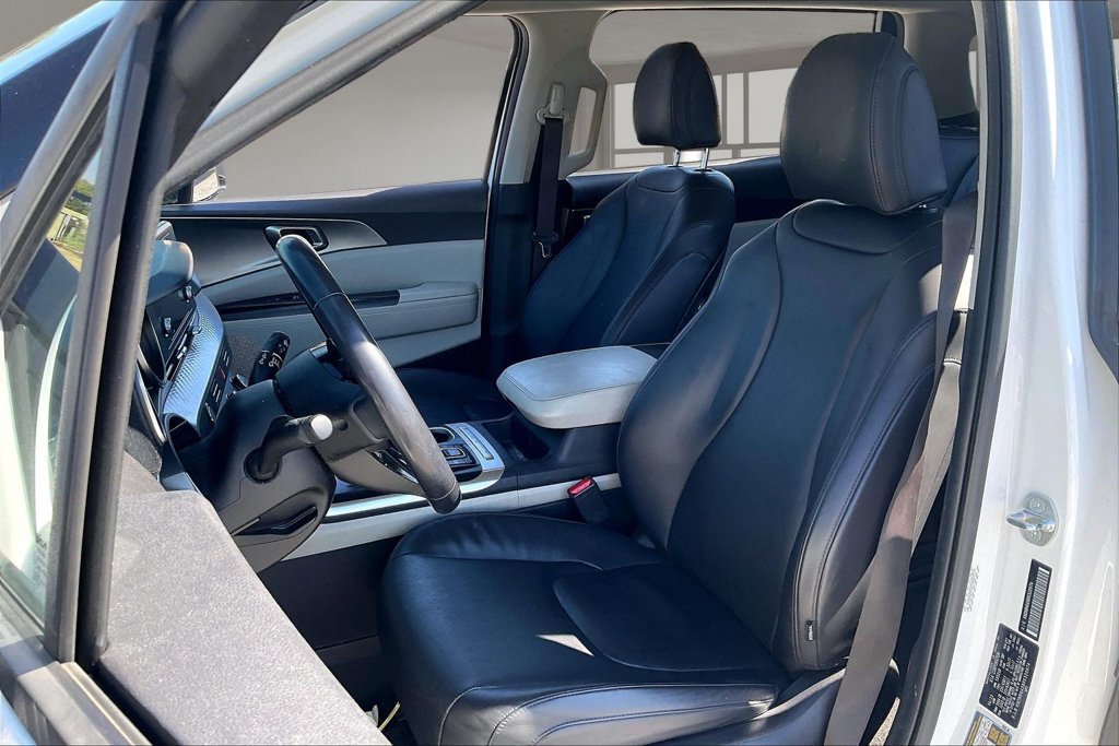 Used 2024 Kia Carnival LX FWD image 20
