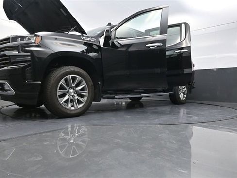 Used 2022 Chevrolet Silverado 1500 High Country w/ Technology Package image 37