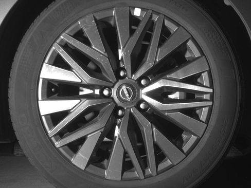 Used 2025 Nissan Altima 2.5 SV FWD image 13