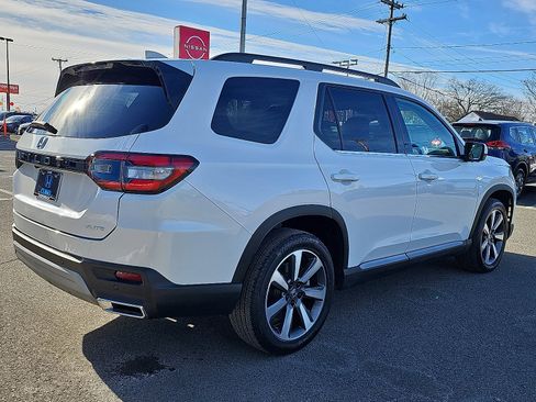 Used 2023 Honda Pilot Elite image 4