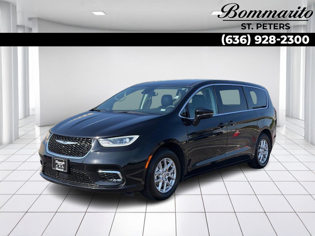 Used 2024 Chrysler Pacifica Touring-L FWD image 1