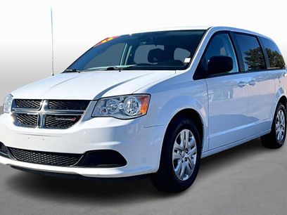 Used 2018 Dodge Grand Caravan SE w/ UConnect Hands-Free Group