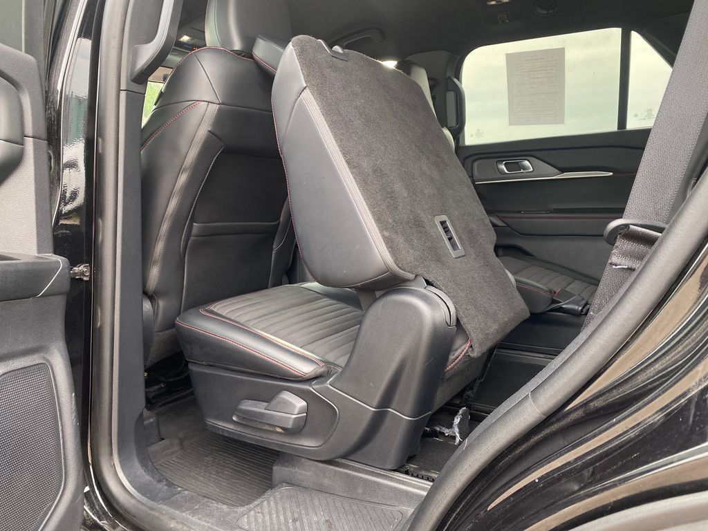 Used 2025 Ford Explorer ST-Line AWD/4WD image 32