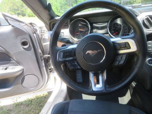 Used 2016 Ford Mustang Coupe RWD image 13