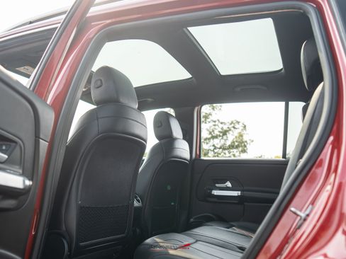 Used 2020 Mercedes-Benz GLB 250 4MATIC w/ Premium Package image 21