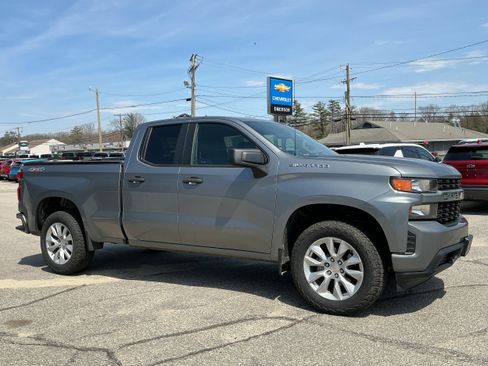 Certified 2021 Chevrolet Silverado 1500 Custom AWD/4WD image 2