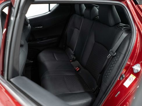 Used 2019 Toyota C-HR Limited FWD image 27