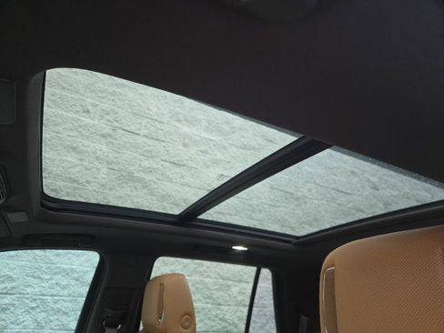 Certified 2021 Cadillac Escalade Premium Luxury AWD/4WD image 13