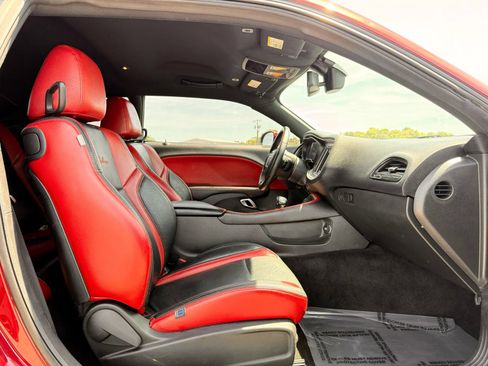Used 2019 Dodge Challenger SXT w/ Driver Convenience Group RWD image 19