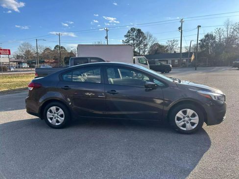 Used 2018 Kia Forte LX image 6