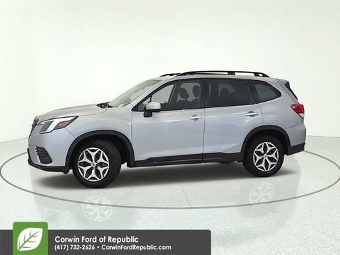 Used 2023 Subaru Forester Premium AWD/4WD image 2