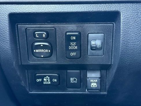 Used 2021 Toyota Tundra SR5 w/ SR5 Upgrade Package AWD/4WD image 23