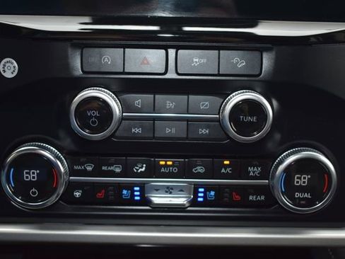Used 2024 Ford Expedition XLT AWD/4WD image 32