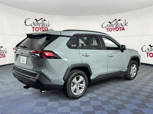 Used 2020 Toyota RAV4 XLE w/ Carpet Mat Package AWD/4WD image 8